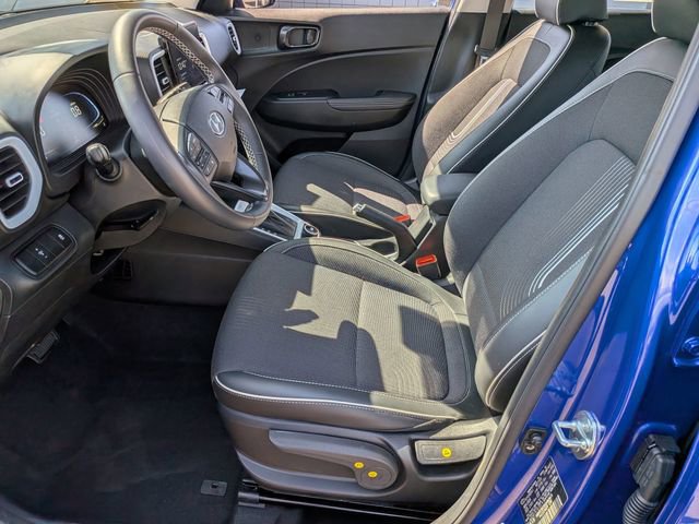 Used 2025 Hyundai Venue Limited image 11