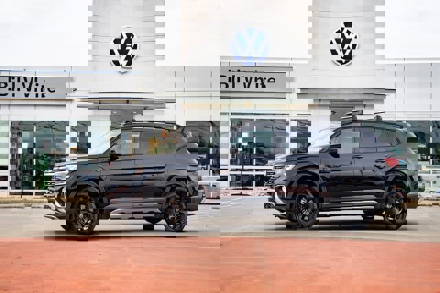 New 2025 Volkswagen Atlas Peak Edition SE image 1