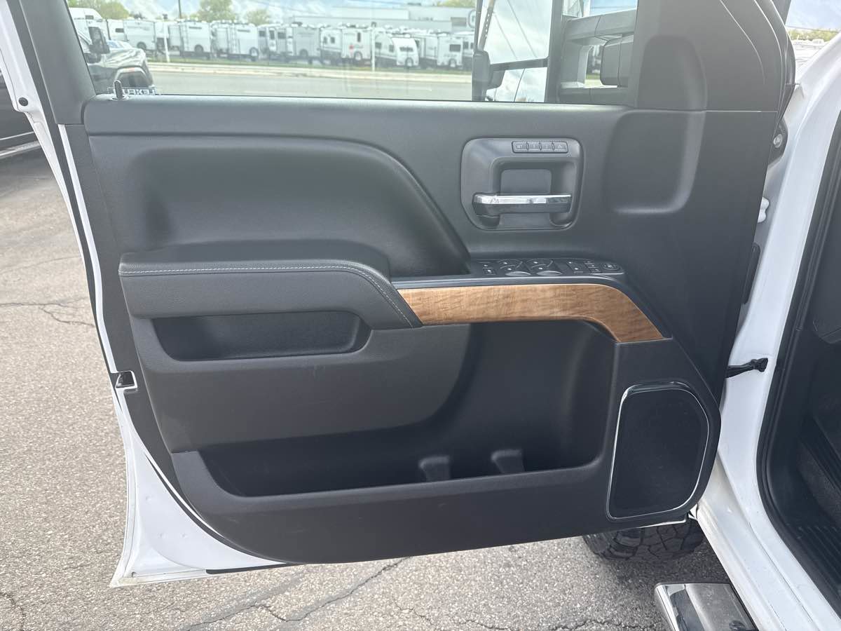 Used 2016 Chevrolet Silverado 2500 LTZ image 11