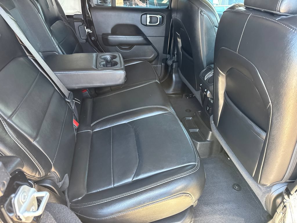 Used 2023 Jeep Wrangler Unlimited Sahara AWD/4WD image 18