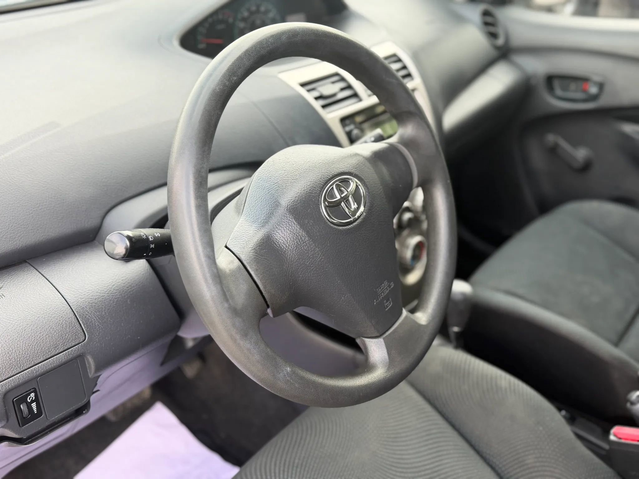 Used 2011 Toyota Yaris Sedan w/ Convenience Pkg FWD image 11