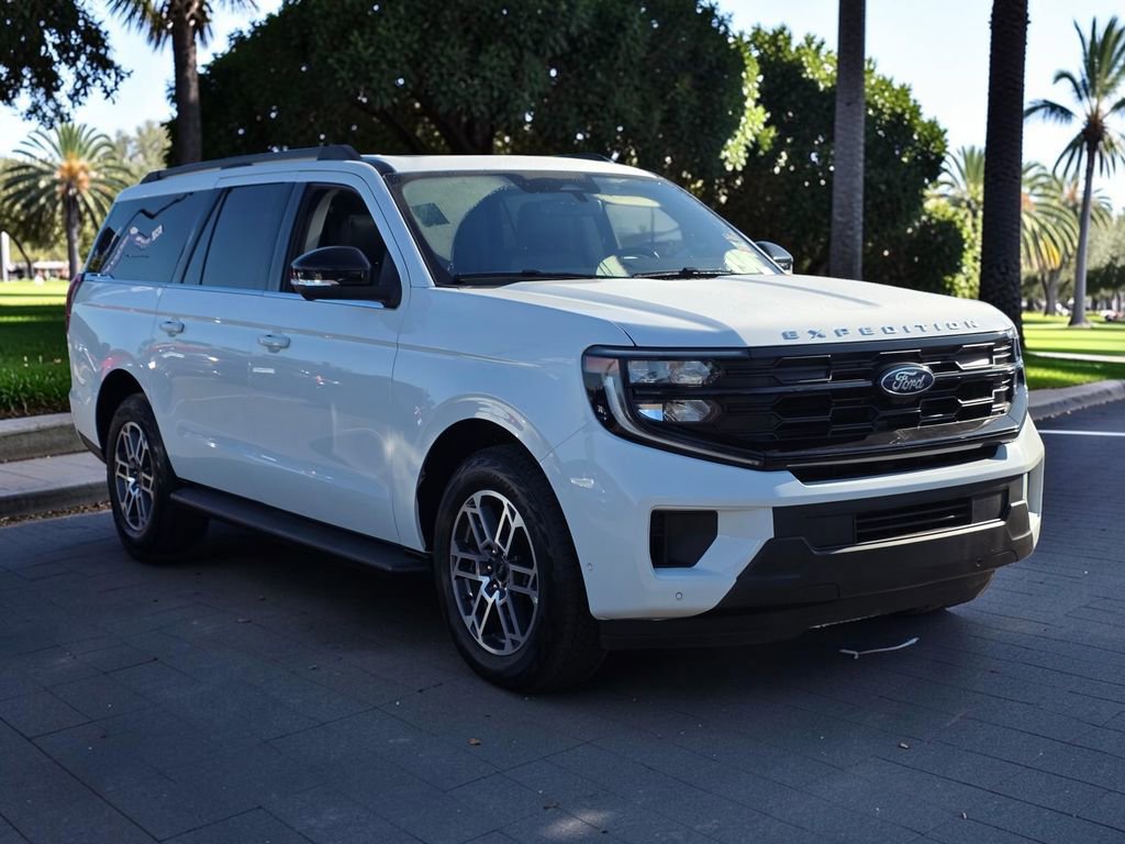 Used 2025 Ford Expedition Max Active AWD/4WD image 4