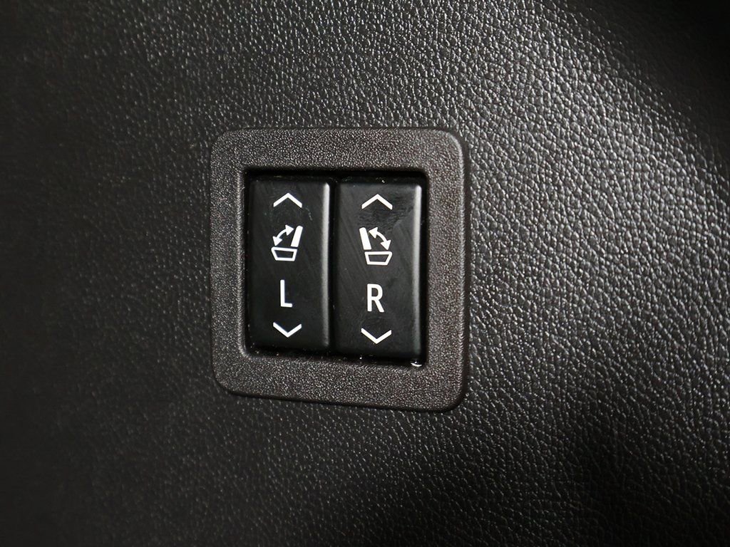 Used 2022 Buick Enclave Avenir w/ Avenir Technology Package image 70