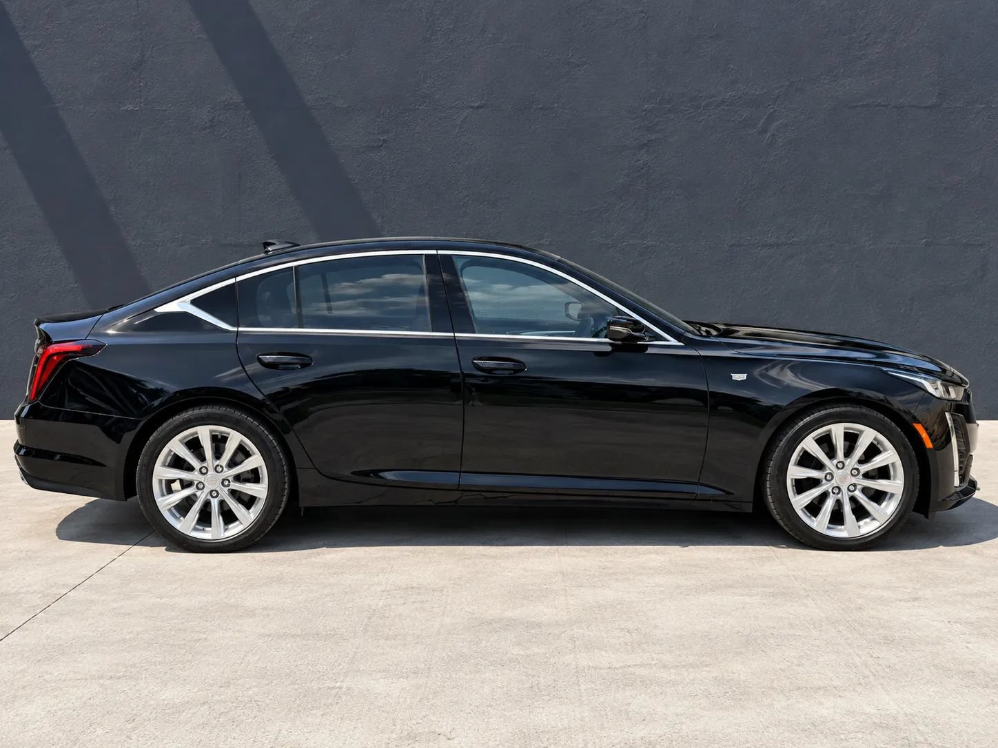 Used 2021 Cadillac CT5 Luxury RWD image 2