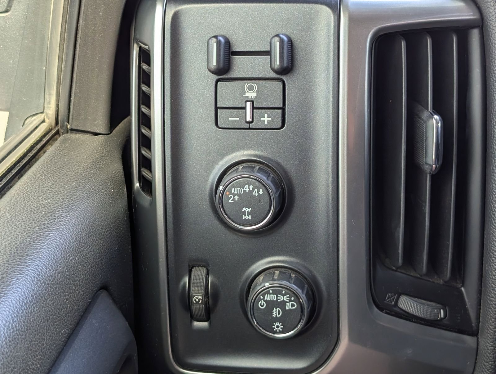 Used 2017 Chevrolet Silverado 1500 LT w/ All Star Edition AWD/4WD image 22