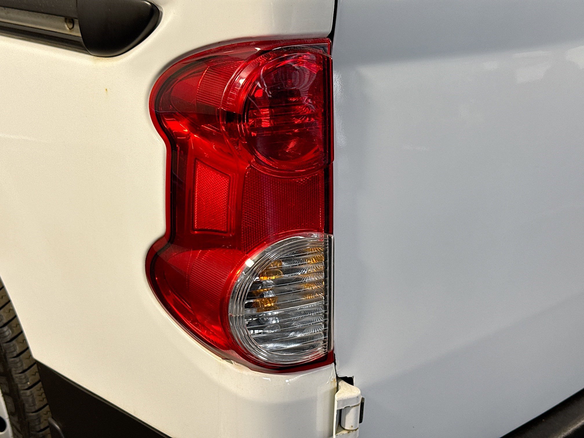 Used 2020 Nissan NV200 S image 32