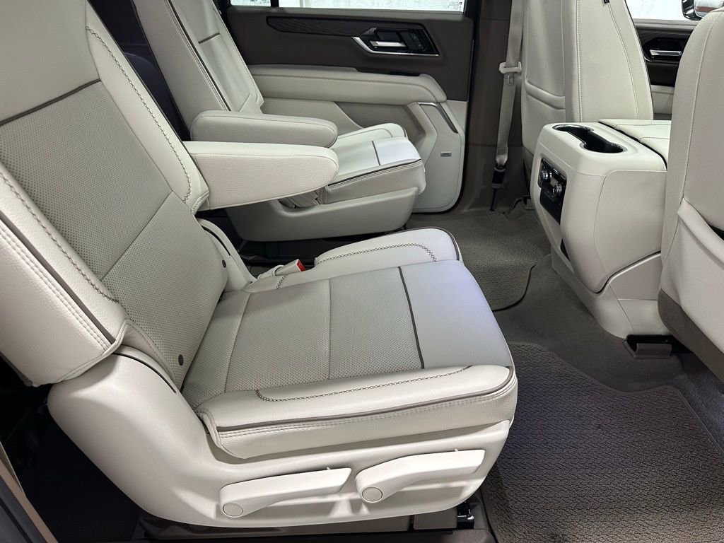 Used 2025 GMC Yukon XL Denali w/ Sun & Power Step Package AWD/4WD image 51