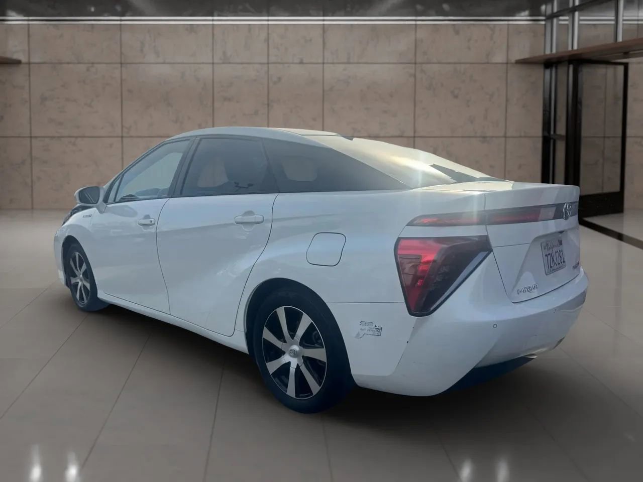 Used 2017 Toyota Mirai FWD image 4