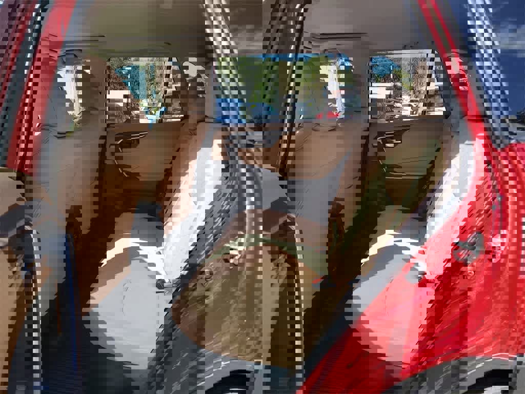 Used 2025 Toyota RAV4 XLE w/ Convenience Package image 10