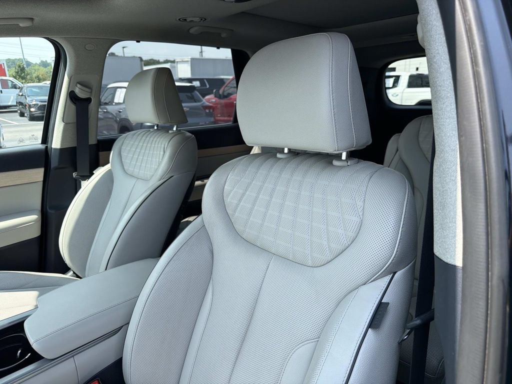 Used 2023 Hyundai Palisade Limited FWD image 22