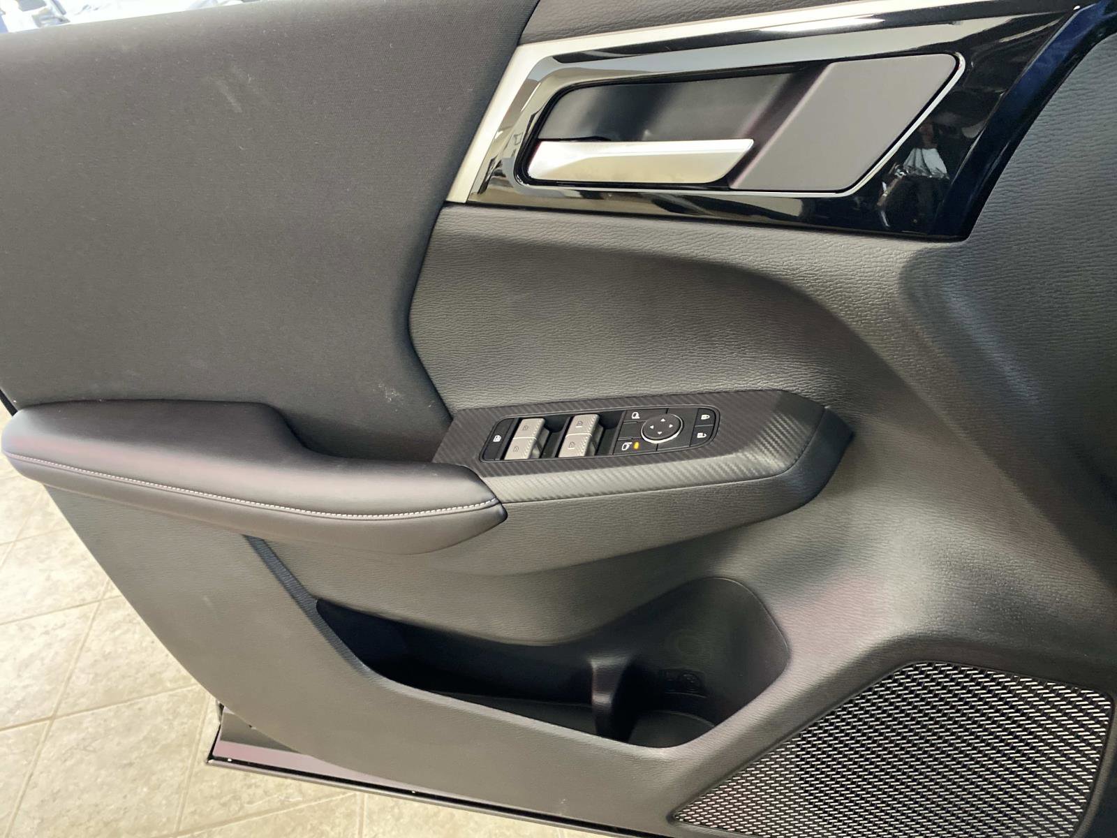 New 2025 Mitsubishi Outlander ES image 15