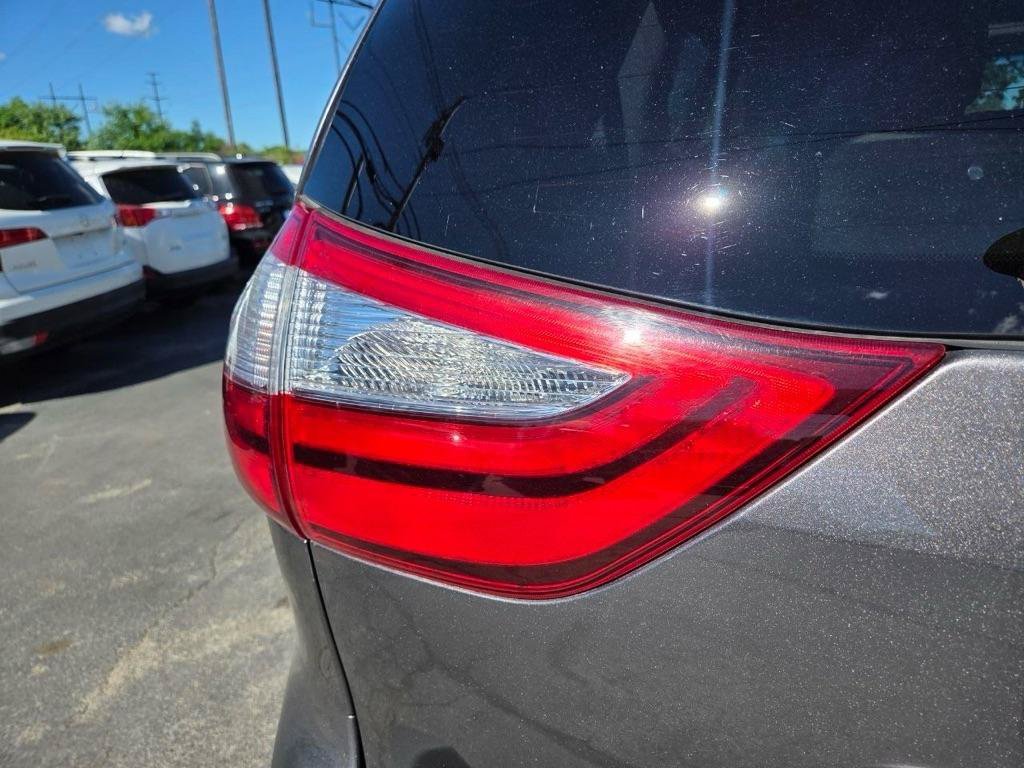 Used 2017 Toyota Sienna XLE w/ XLE Navigation Package AWD/4WD image 32