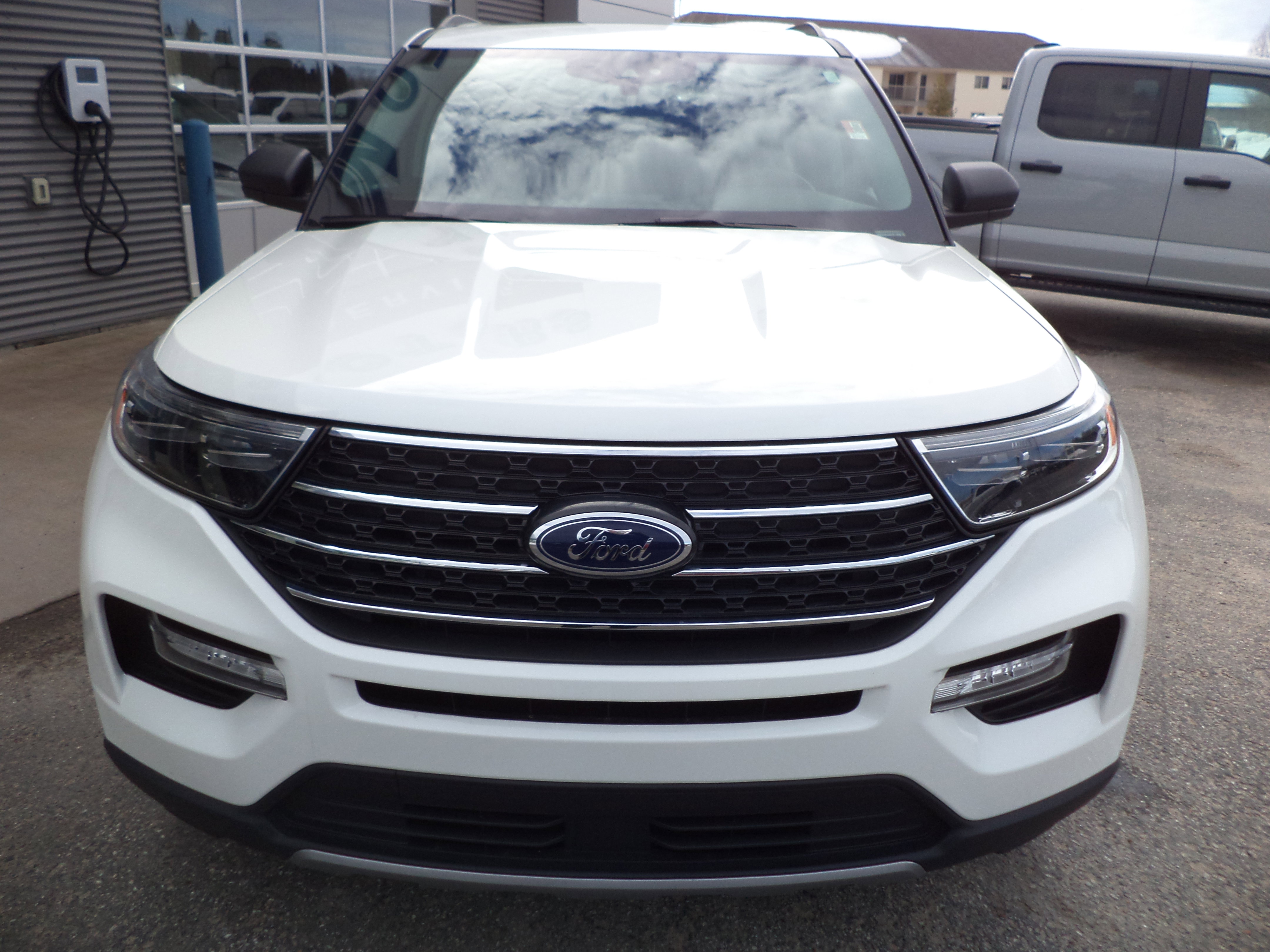 Used 2023 Ford Explorer XLT w/ Equipment Group 202A image 10