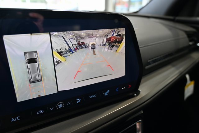 New 2026 Chevrolet Traverse LT w/ Driver Confidence Package image 17