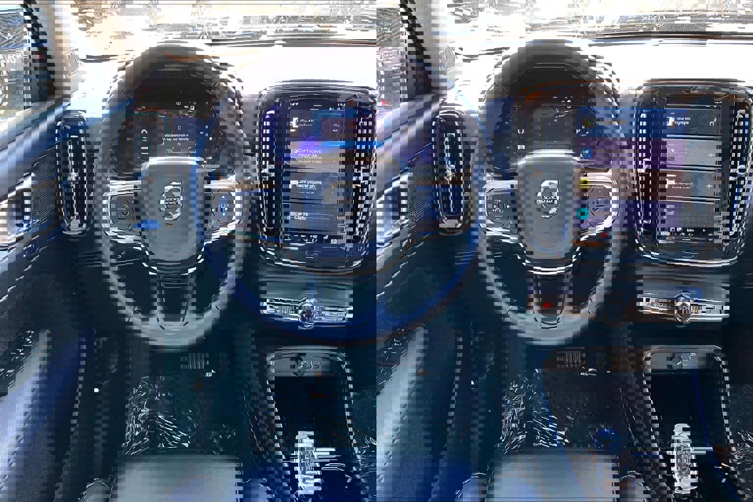 Used 2023 Volvo XC40 B5 Plus w/ Driver Assist Package image 6