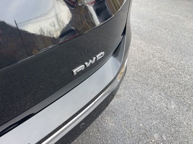 Used 2024 GMC Terrain Denali w/ Black Diamond Edition image 13