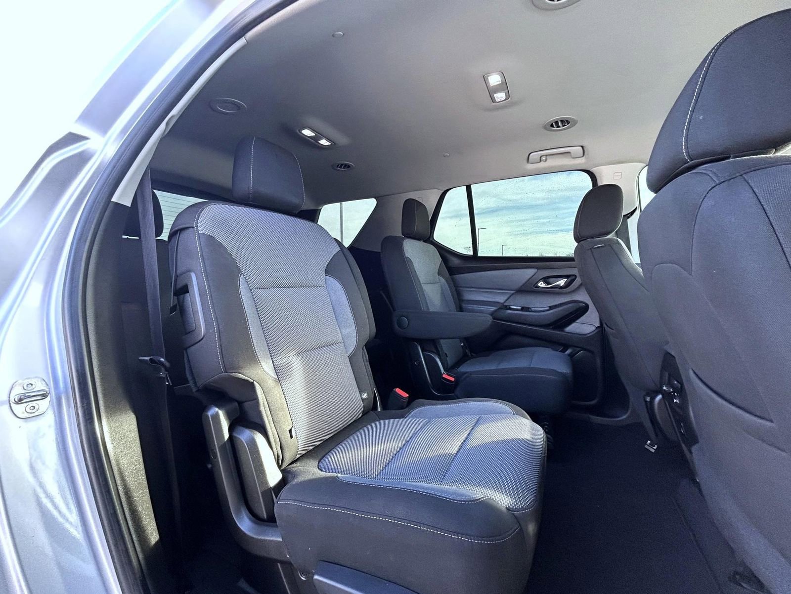 Used 2018 Chevrolet Traverse LT image 18