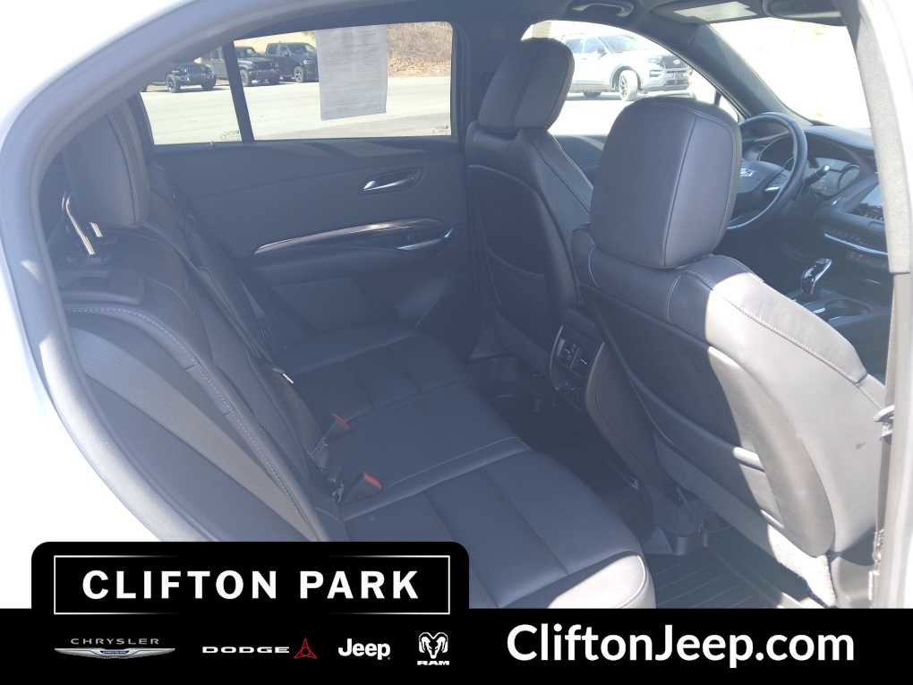 Used 2022 Cadillac XT4 Luxury w/ Cold Weather Package image 17