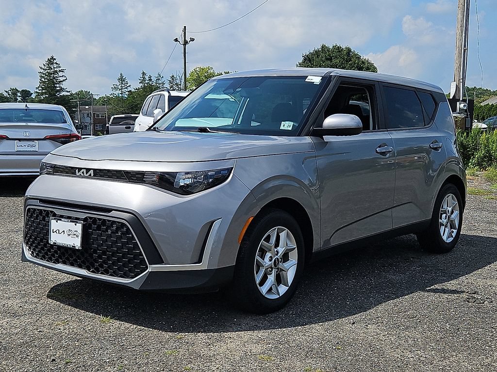 Used 2023 Kia Soul S FWD image 3