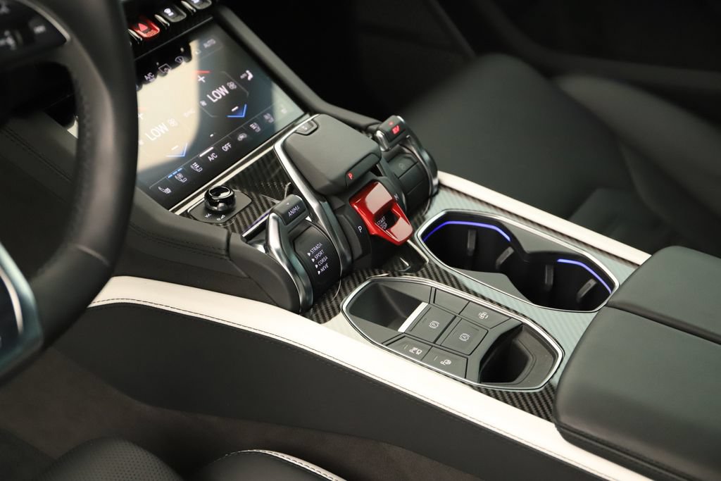Used 2025 Lamborghini Urus SE AWD/4WD image 17