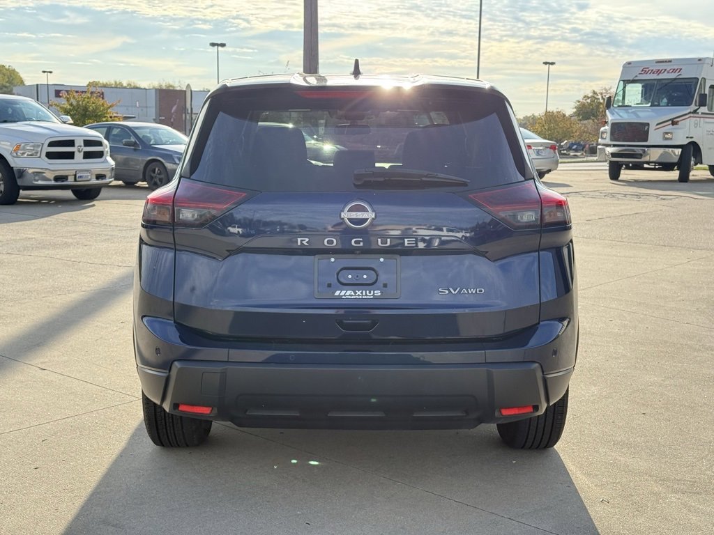 Used 2024 Nissan Rogue SV image 6