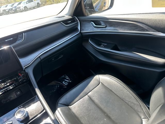 Used 2023 Jeep Grand Cherokee L Limited AWD/4WD image 24