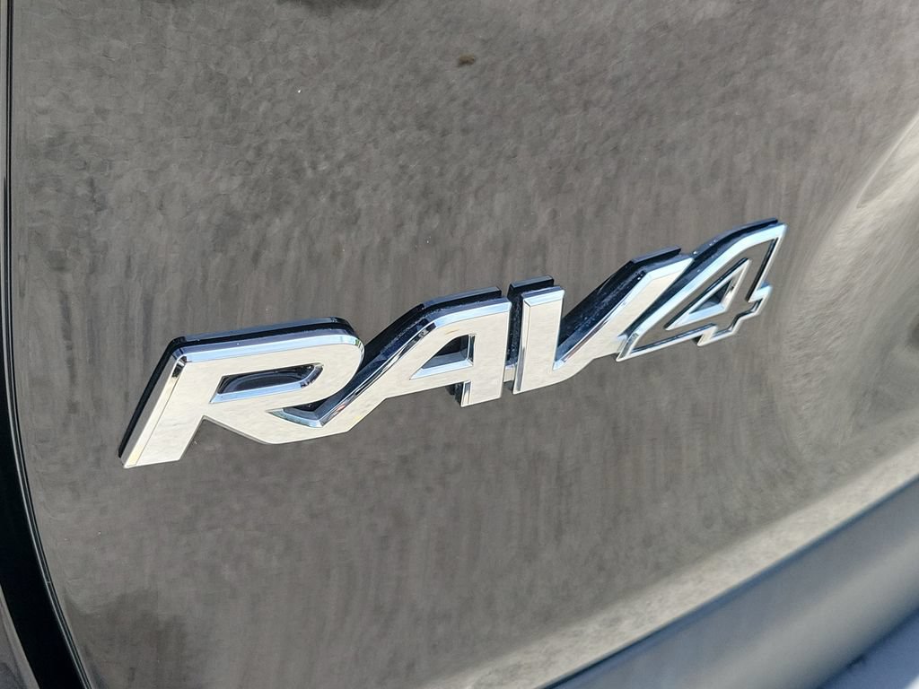 Used 2022 Toyota RAV4 LE FWD image 12