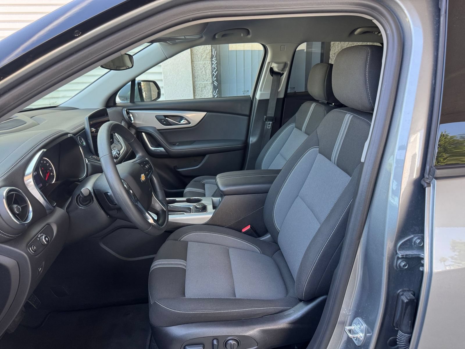 Used 2025 Chevrolet Blazer LT FWD image 28