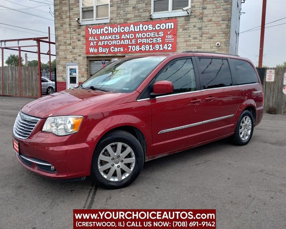 Used 2015 Chrysler Town & Country Touring image 1