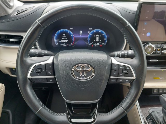 Used 2023 Toyota Highlander Limited FWD image 36
