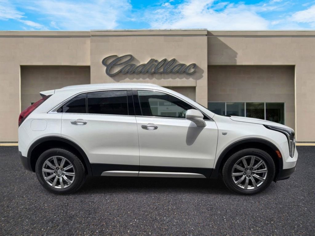 Used 2020 Cadillac XT4 Premium Luxury FWD image 2