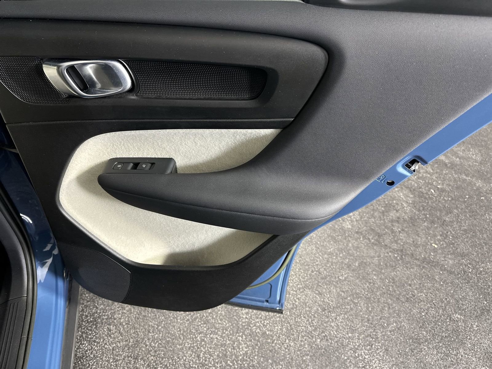 Used 2023 Volvo XC40 B5 Plus w/ Protection Package Premier image 35