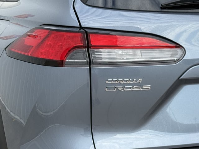 Used 2025 Toyota Corolla Cross XLE FWD image 6
