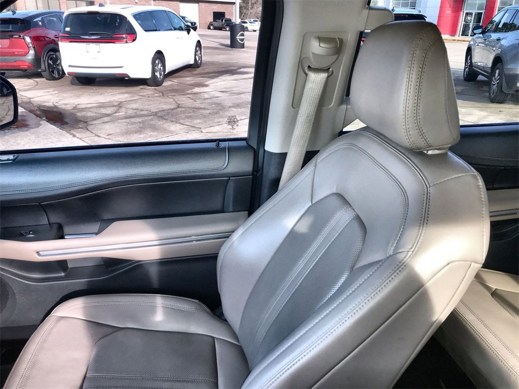 Used 2022 Ford Expedition Max Limited image 25