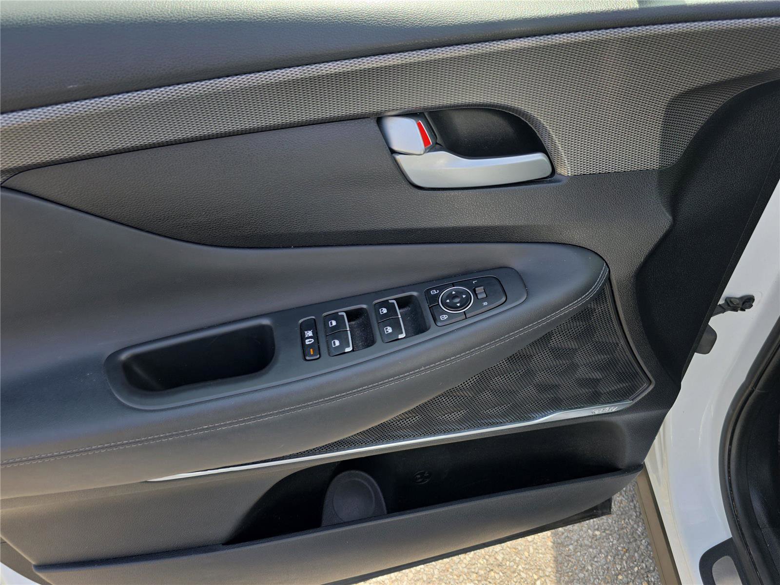 Used 2019 Hyundai Santa Fe Limited w/ Cargo Package image 17