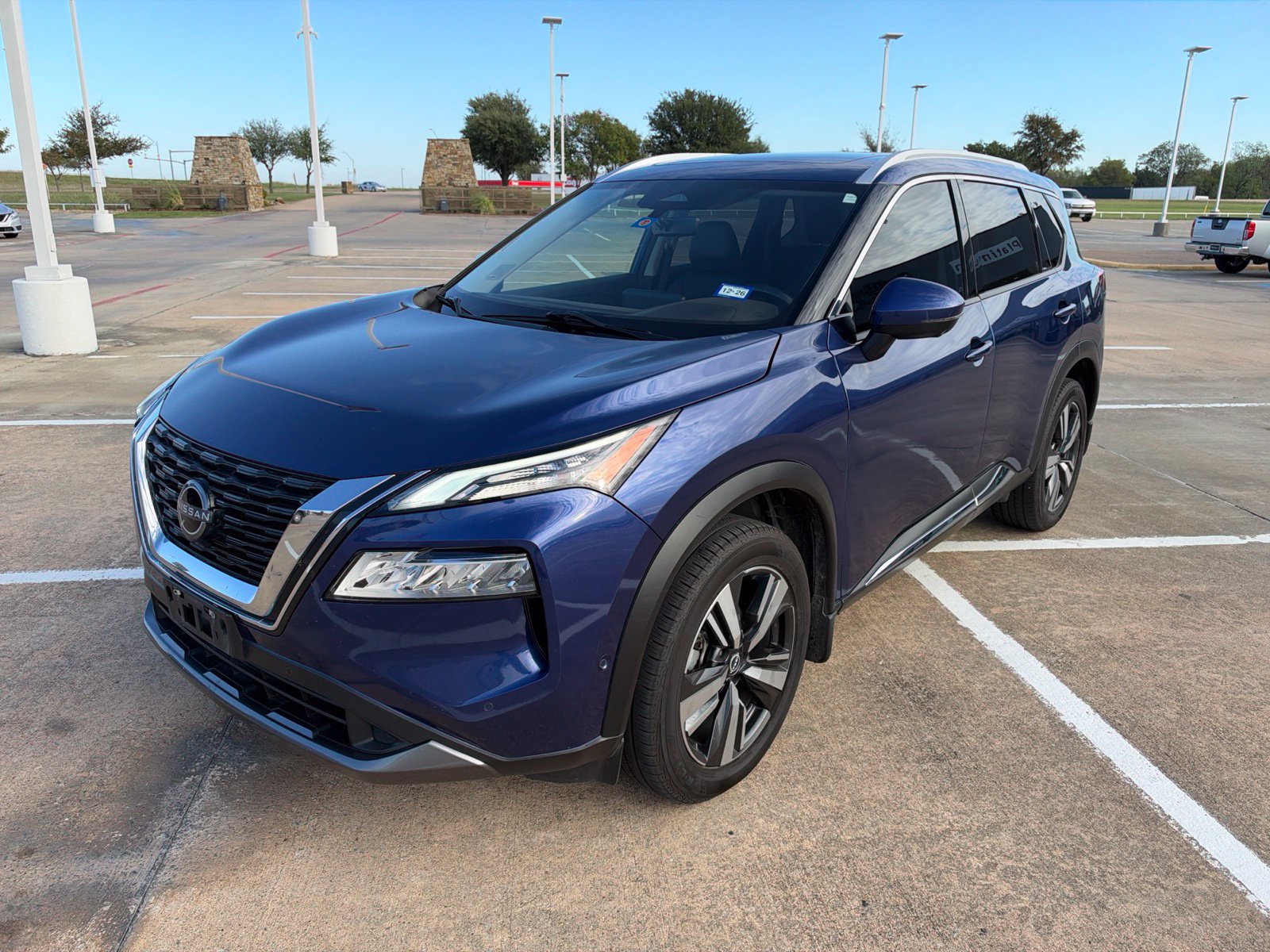Used 2023 Nissan Rogue SL w/ SL Premium Package FWD image 3