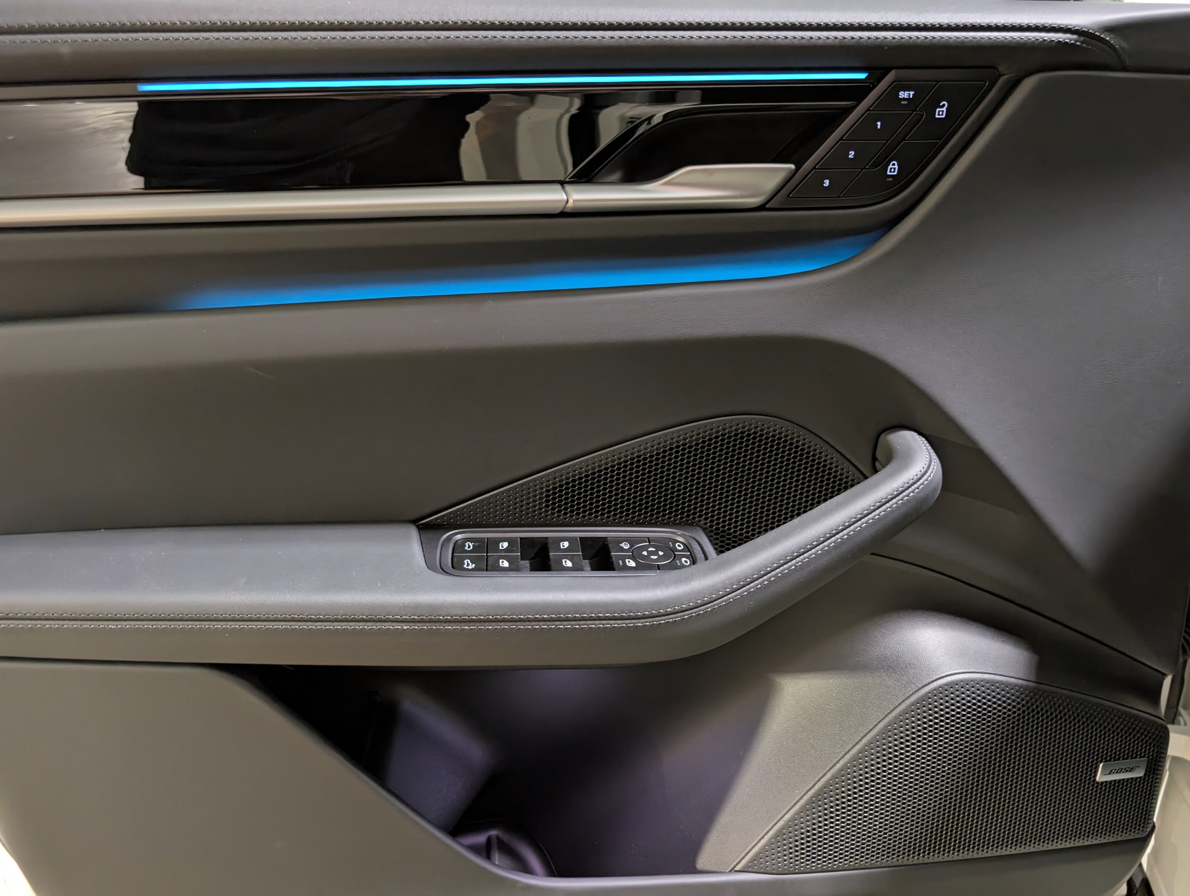 New 2026 Porsche Macan 4 Electric image 21