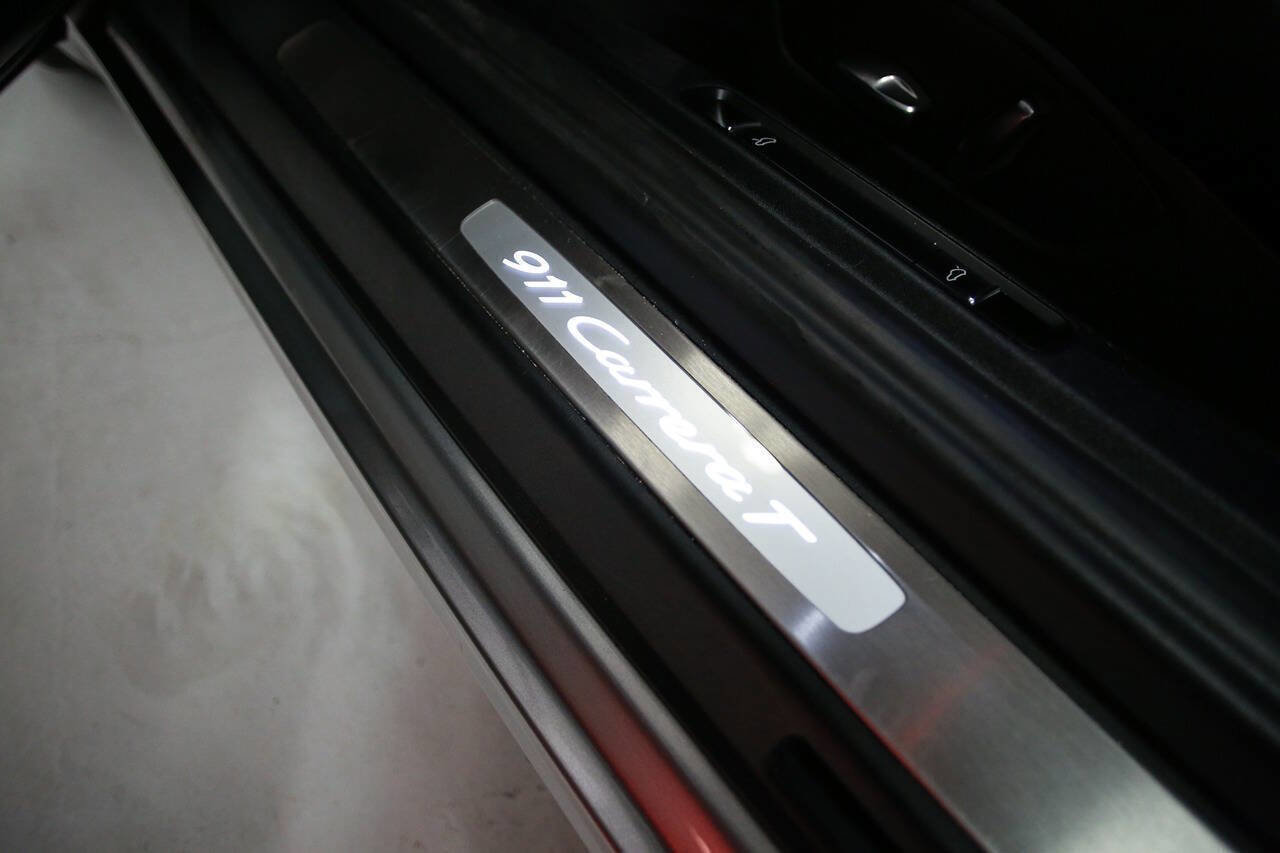 Used 2018 Porsche 911 Carrera T image 22