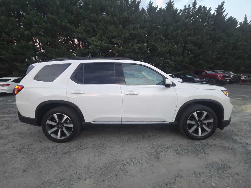 Used 2023 Honda Pilot Touring image 7
