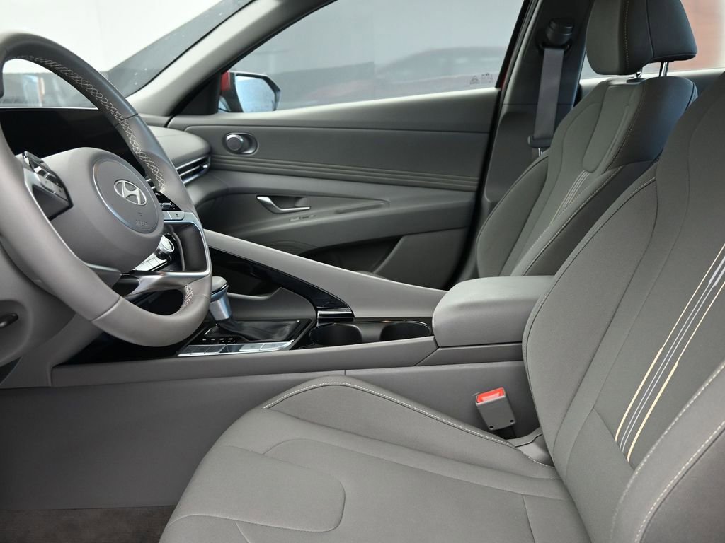 Used 2025 Hyundai Elantra SEL image 23