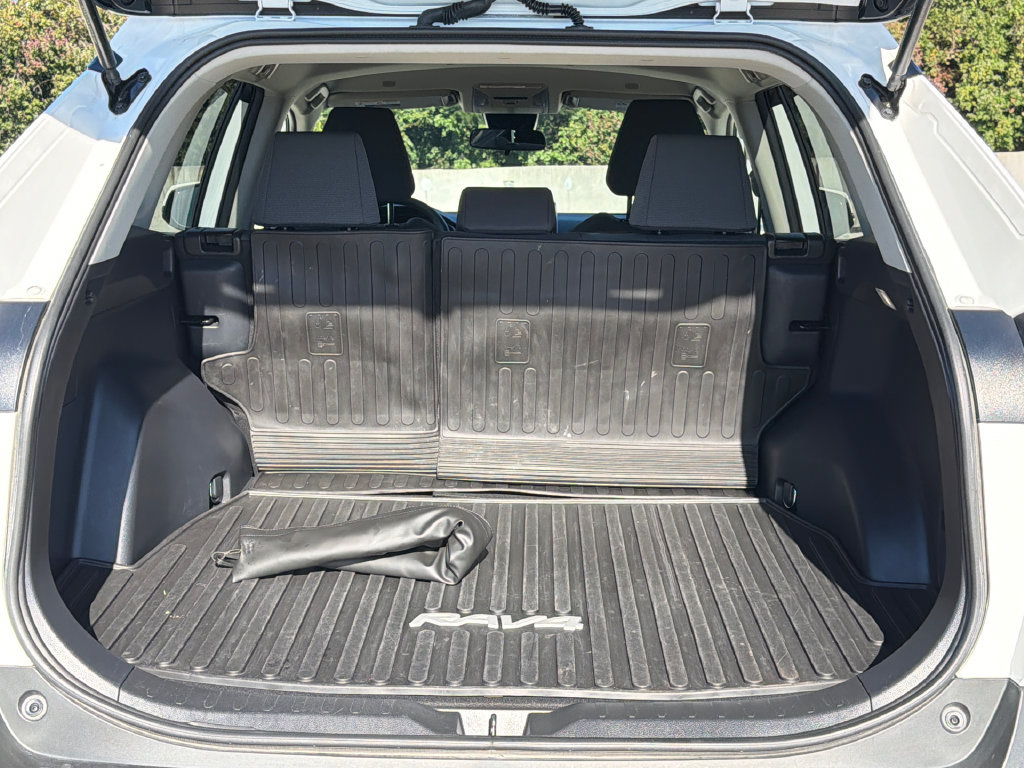 Used 2025 Toyota RAV4 XLE AWD/4WD image 6