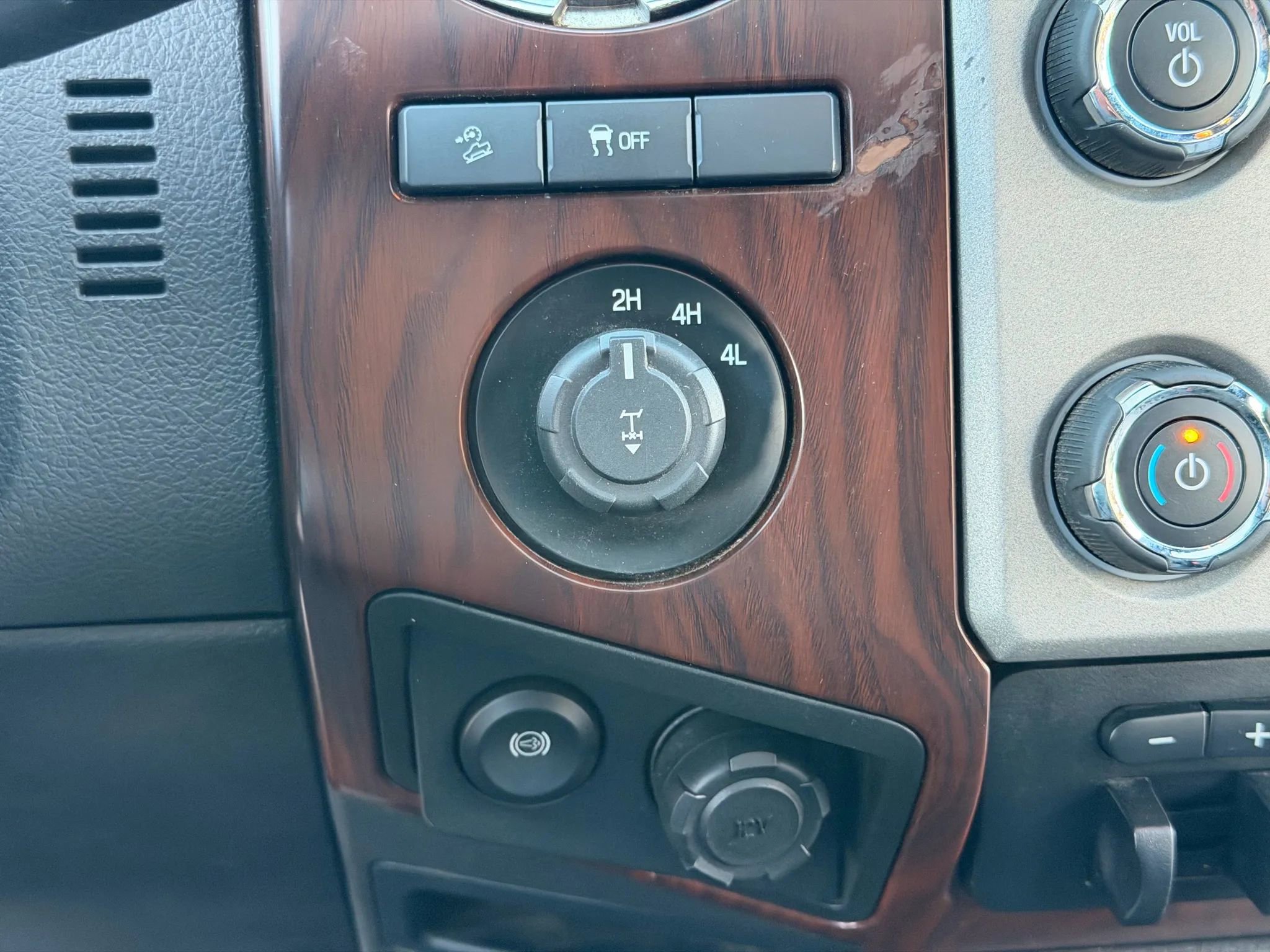 Used 2015 Ford F350 Lariat w/ Lariat Ultimate Package image 15