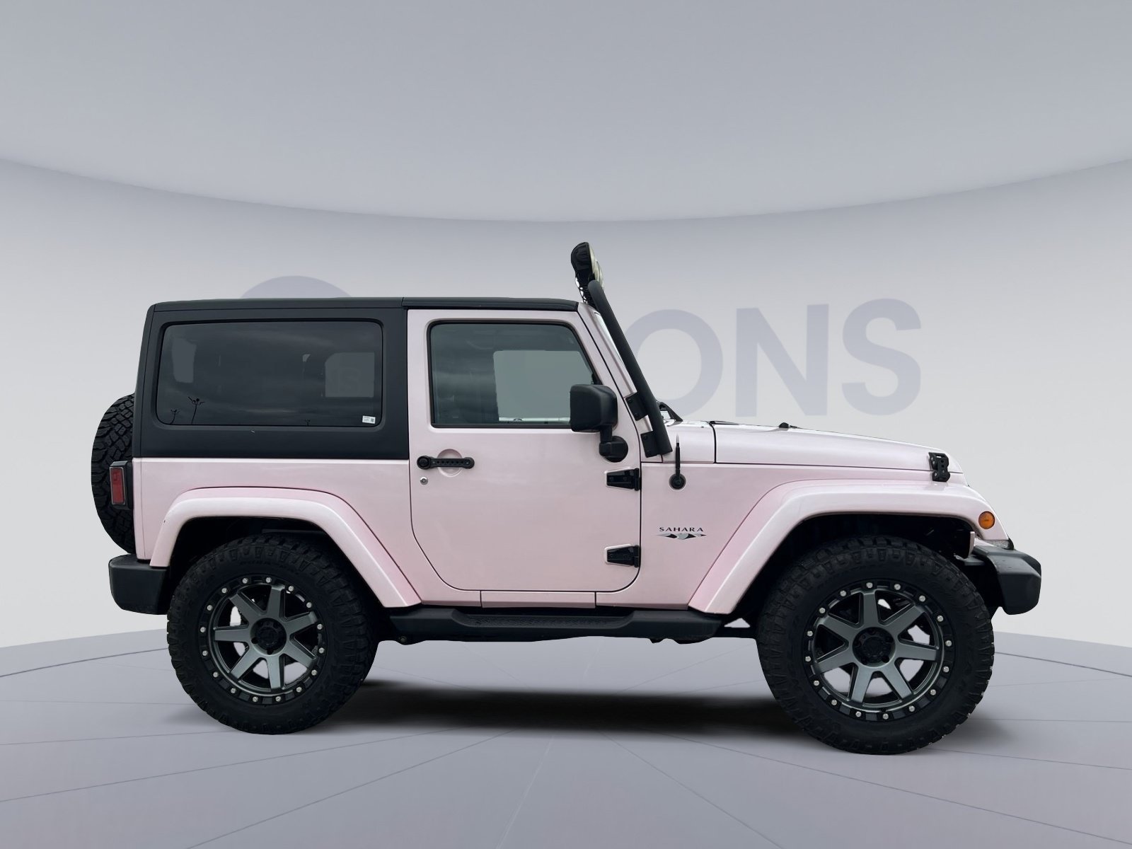 Used 2017 Jeep Wrangler Sahara w/ Connectivity Group AWD/4WD image 8