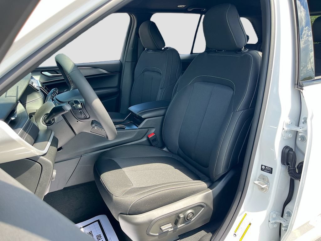New 2026 Jeep Grand Cherokee Laredo AWD/4WD image 18