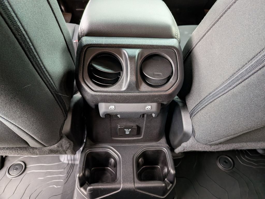 Used 2021 Jeep Wrangler Unlimited Sahara AWD/4WD image 33
