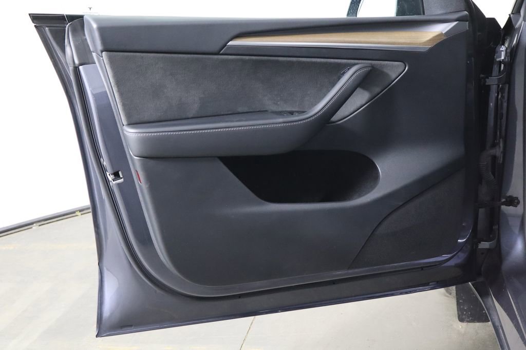 Used 2023 Tesla Model Y Long Range AWD/4WD image 17