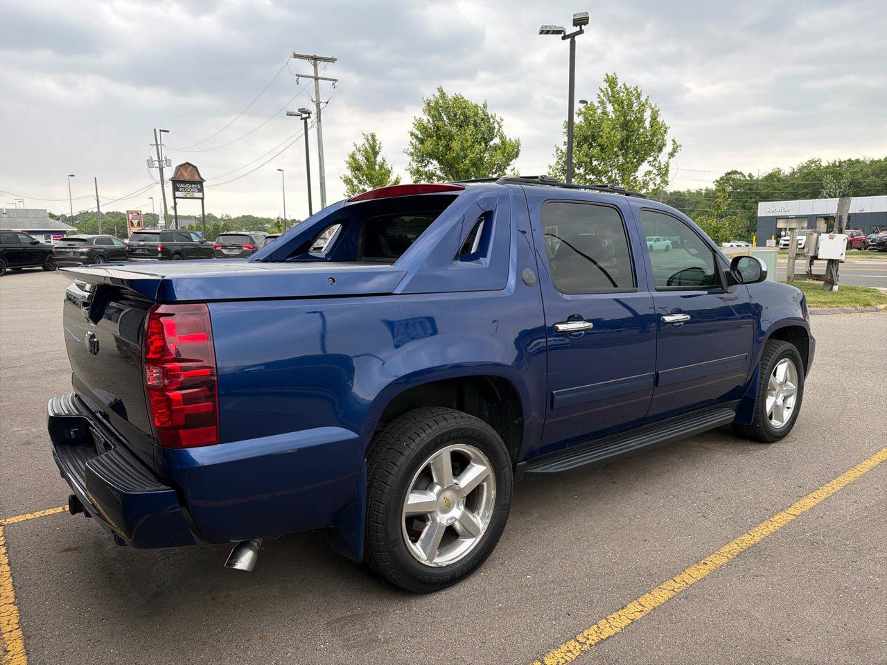 Used 2013 Chevrolet Avalanche LS w/ All-Star Edition AWD/4WD image 10