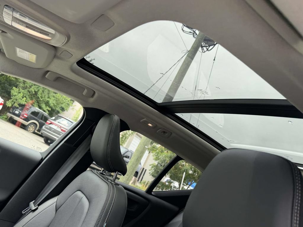 New 2026 Volvo XC40 B4 Core w/ Climate Package FWD image 18