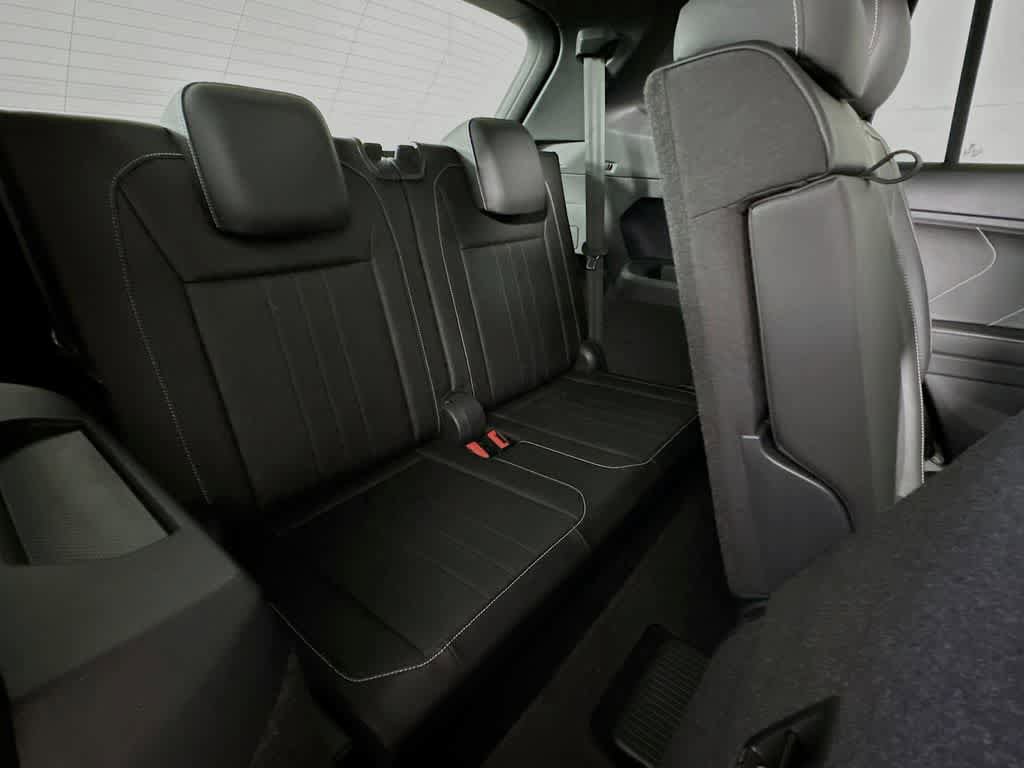 Used 2023 Volkswagen Tiguan SE R-Line FWD image 32