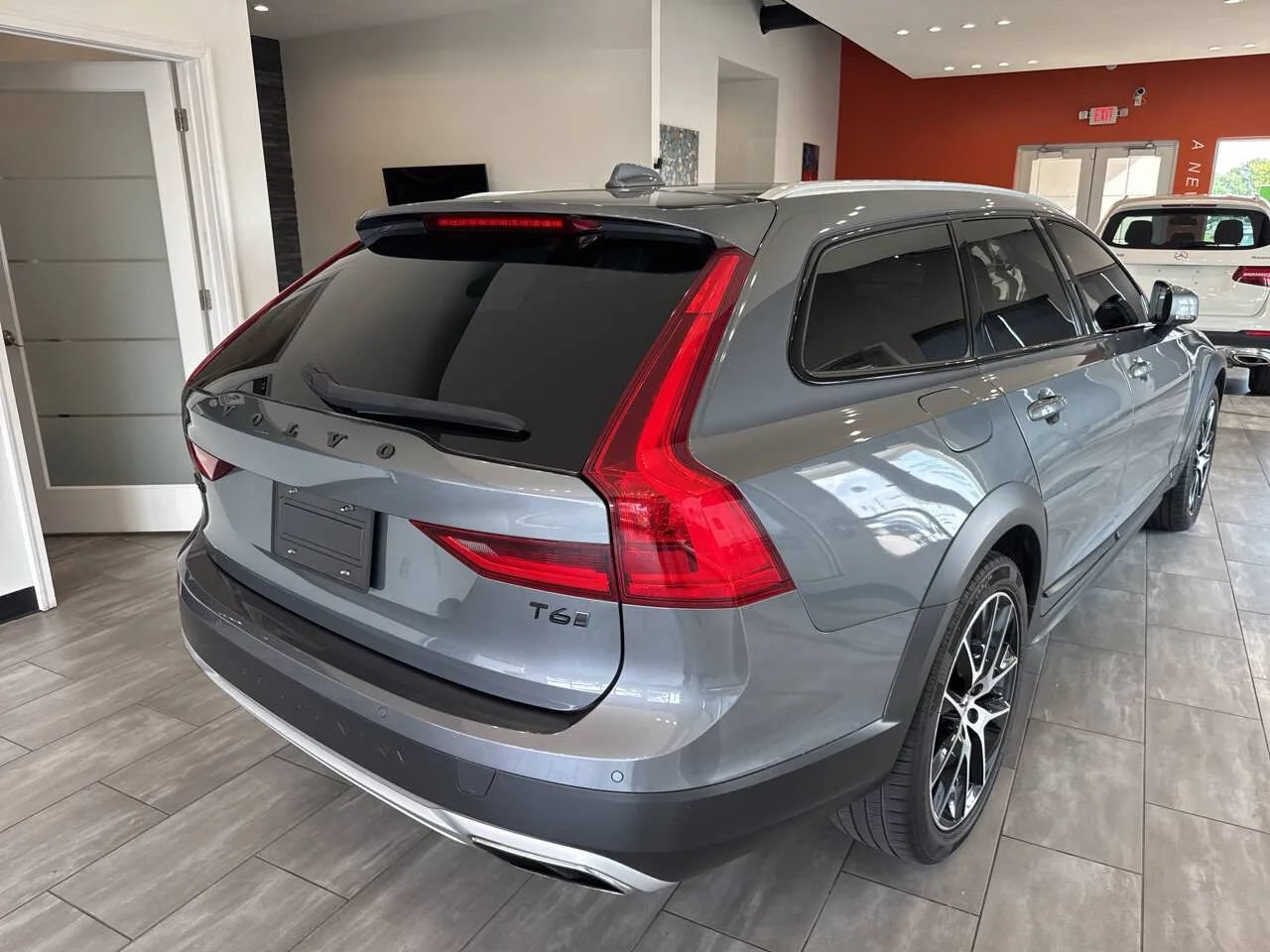 Used 2020 Volvo V90 T6 Cross Country AWD/4WD image 12
